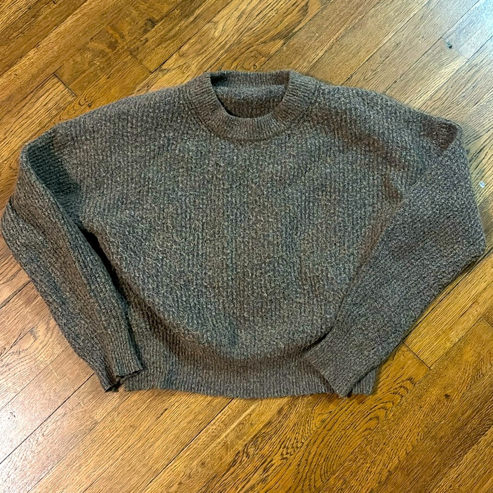 Heartloom Women’s Crewneck Sweater, Excellent Condition! Size Medium